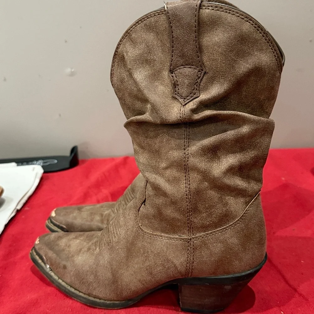 Durango Brown Heeled Boots - Picture 4 of 7